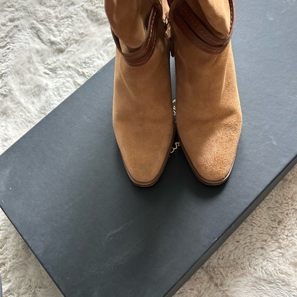 Boots - Picture 5 of 6